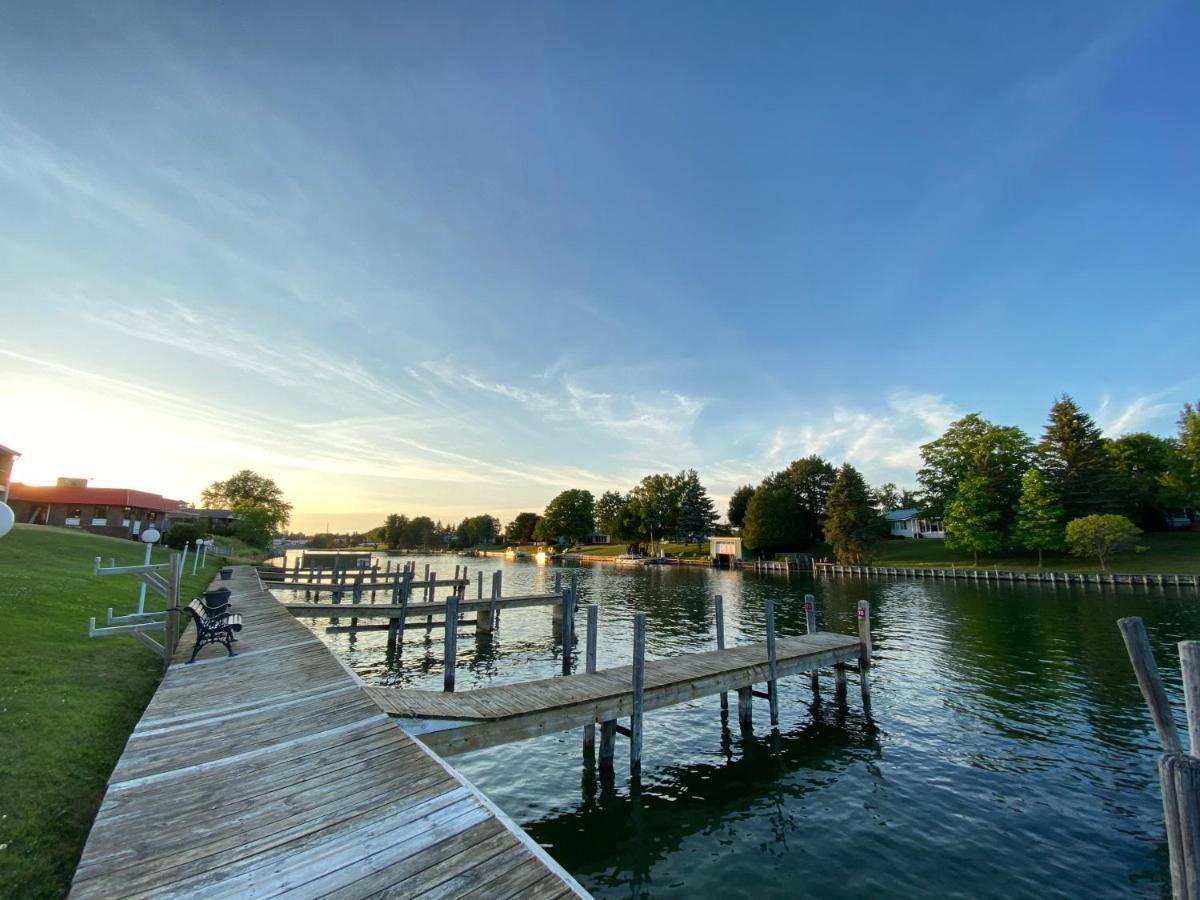 Fleetwood Inn Suites Cheboygan Εξωτερικό φωτογραφία