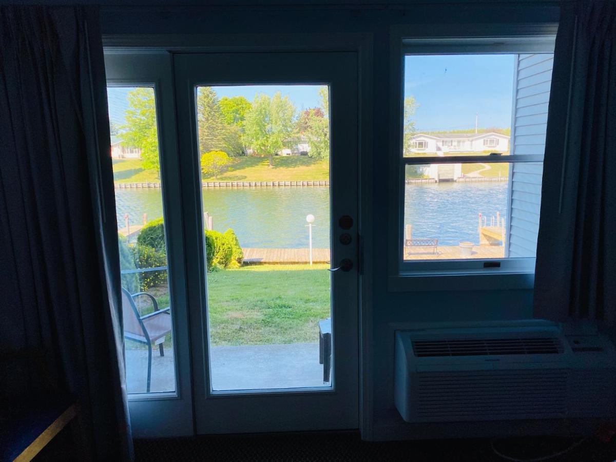 Fleetwood Inn Suites Cheboygan Εξωτερικό φωτογραφία