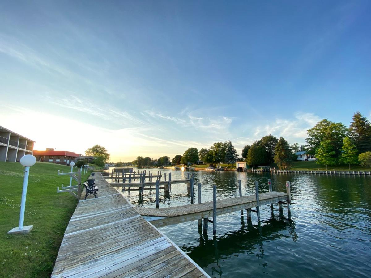 Fleetwood Inn Suites Cheboygan Εξωτερικό φωτογραφία