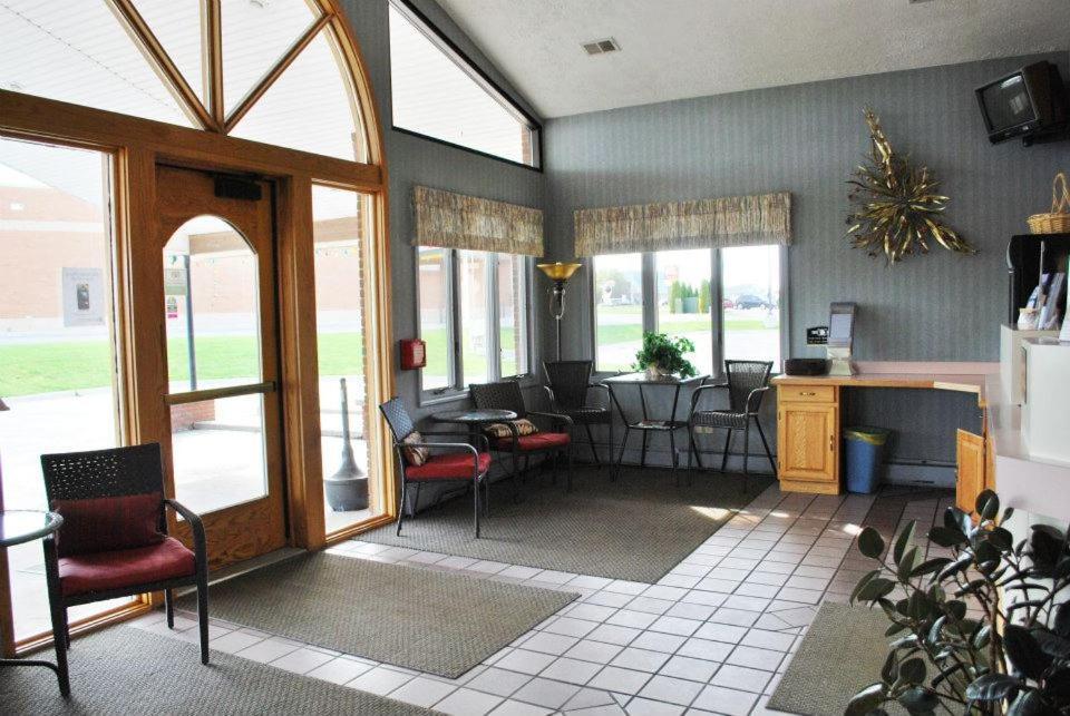 Fleetwood Inn Suites Cheboygan Εξωτερικό φωτογραφία